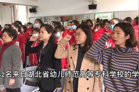 餐巾叠成块，被子掖平整，大学生感叹保育员不易当视频封面