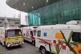 一架飞抵印度航班上13名阳性乘客逃跑，同机共125人感染视频封面