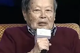 杨振宁顶着骂名，反对花2000亿建粒子对撞机，背后原因令人深思视频封面