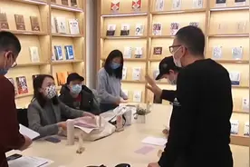 家长给孩子报的MYC纽约国际教育机构，竟卷钱跑路了视频封面