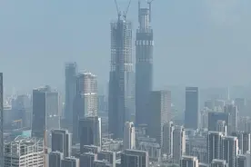 无人机航拍济南CBD，高楼大厦拔地而起，我们的城市越长越高视频封面