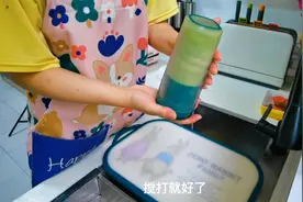青菜+香蕉榨汁，润肠又通便，减掉大肚腩！小姐姐七天轻松减脂6斤视频封面