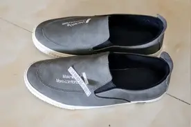 鞋子买小了挤脚又磨脚？鞋店老板教我这一招，鞋子立马舒服合脚