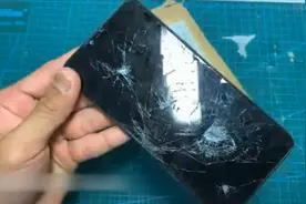 损坏的智能手机维修修复过程，有这手艺再也不用担心了！视频封面