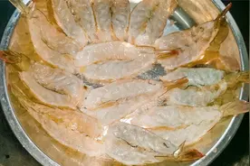 蒜蓉蒸虾：厨师长分享秘制做法，只需蒸8分钟，虾肉鲜嫩又爽滑视频封面