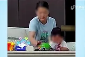 愤怒！广西保姆手挖鼻孔后，喂进1岁宝宝嘴里，宝妈气到浑身发抖视频封面