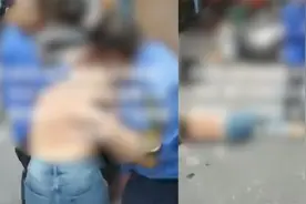 广西2城管当街捶打女商贩致倒地？官方：队员被打还击，暂时停职视频封面