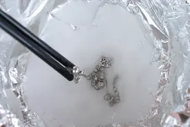 银首饰氧化变黑难清洗，一个更简单的方法，银饰恢复光亮更有光泽视频封面