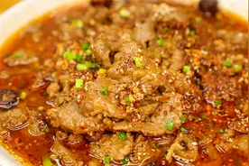 水煮牛肉原来这么简单，学会厨师的技巧，再也不用嫩肉粉