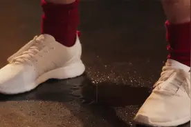 女孩正在跳舞，突然当众尿失禁，背后原因让人愤怒