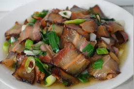 教你腊肉的家常做法，不放任何调料，也能香气四溢，一大盘不够吃视频封面
