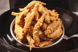 炸鱼酥，有人用淀粉，有人用面粉，都错了！教你正确做法视频封面