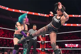 RAW1542：多米尼克为雷亚里普利挡箭 被明日华喷了一脸绿色液体视频封面