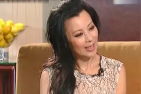 访谈：“电眼美人”李美凤回望选美入行，言语间透露出港姐的竞争视频封面