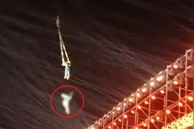 安徽宿州一文化节杂技演员从高空坠落 目击者:救护车过了很久才到视频封面