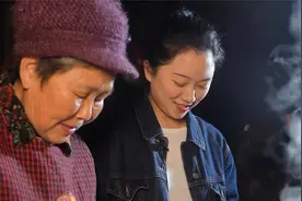 奶奶一早上准备了一桌子丰盛的菜，特地招待那位神秘的客人视频封面