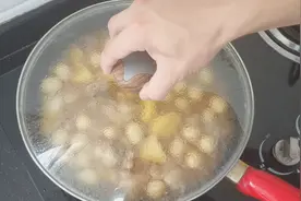 教你客家鸡腿最过瘾吃法，咸香入味好吃，我家孩子隔三差五点名吃