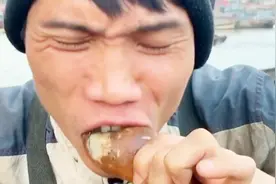 东北大哥吃八爪鱼非常Q弹，里面有大米还有墨，网友：太香了吧视频封面
