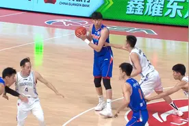 周琦常规赛集锦：两度单场40+ 赛季40场得分上双视频封面