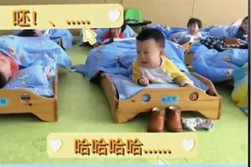盘点各种搞笑视频，美女小萝莉打喷嚏的奇葩方式，隔着屏幕都笑了视频封面