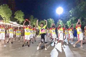 2021最火广场舞《最亲的人》舒心的旋律，一起动起来吧视频封面