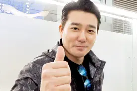 韩星李泰坤散发男子汉魅力机场秀！视频封面