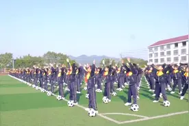 你还记得当年让你魂牵梦绕的七彩阳光吗？视频封面