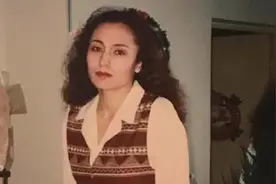 巴特尔为何要娶大10岁的离异女人？看了她年轻时的照片就理解了视频封面