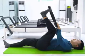 久坐导致臀腿肌肉紧张？学会这招“魔力转圈圈”，能够有效的改善