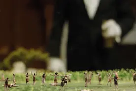 上帝创造了人类，却把人类当作蝼蚁对待，制造各种灾害来捉弄人类视频封面