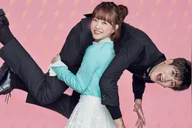 女孩单手抬拖拉机、牛牛吓傻了