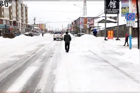 东北吉林大雪后的农村小镇上，气温零下，大街上都没有行人视频封面