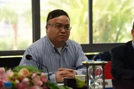 郑宝用：任总，这个会你不用参加了！果然，任正非自觉地离开了视频封面