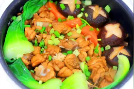 厨师长分享黄焖鸡米饭配方，鸡块米饭一起焖，在家做出饭店味道视频封面
