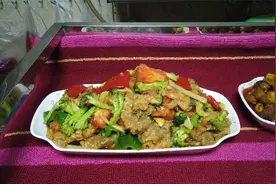 西兰花炒番茄，香脆滑嫩，营养美味，请大家品尝一下视频封面