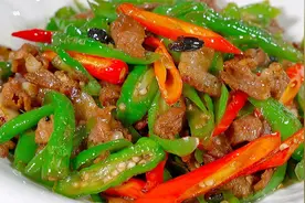 教你青椒炒肉的家常做法，步骤详细，滑嫩入味下酒又下饭视频封面