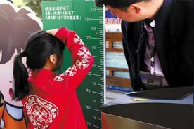 用身高设槛上海迪士尼遭起诉 儿童票优惠该看身高还是看年龄？视频封面