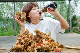 秋妹420买30斤牛骨，做道辣卤牛蝎子，炖得香辣入味越啃越香