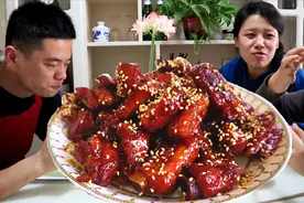 2斤排骨做糖醋排骨，3个西红柿炒5个鸡蛋，儿子馋的舔锅了视频封面