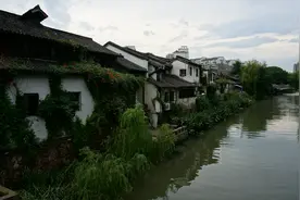 杭州小河直街，江南水乡小镇，比那些收费的古镇要好太多了视频封面