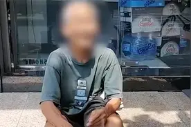 辣眼睛！佛山一老伯街上小便，目击者：已有好几年，10米内有厕所视频封面