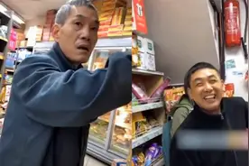 法国小哥到华人超市用中文买东西 全身用力逼疯老板 直喊：冷静点视频封面