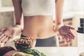 早餐牛奶和鸡蛋更搭？医生忠告：2个“假营养”早餐正损害你健康视频封面