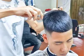 理发店里，实用的栗子头快速修剪方法，做美发的进来视频封面