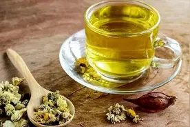 常喝这3种茶，专治肝火亢盛，清热解毒又明目，生活规律身体好！视频封面