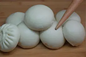 98岁太奶奶教我用白酒发面，发面速度快，包子馒头蓬松柔软白胖胖视频封面