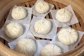 想吃小笼汤包不要去买了，教你在家做，皮薄如纸，咬一口就流汤汁视频封面