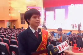 陈佳思获得广西“五好家庭”表彰后，接受媒体采访时谈感言。视频封面