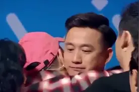 当黄磊在舞台遇到自己的学生：再见九七年学生，众人泪洒舞台视频封面