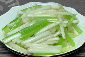 花生苗和它一起炒，怎么做都好吃，营养丰富，口感脆甜，家人最爱